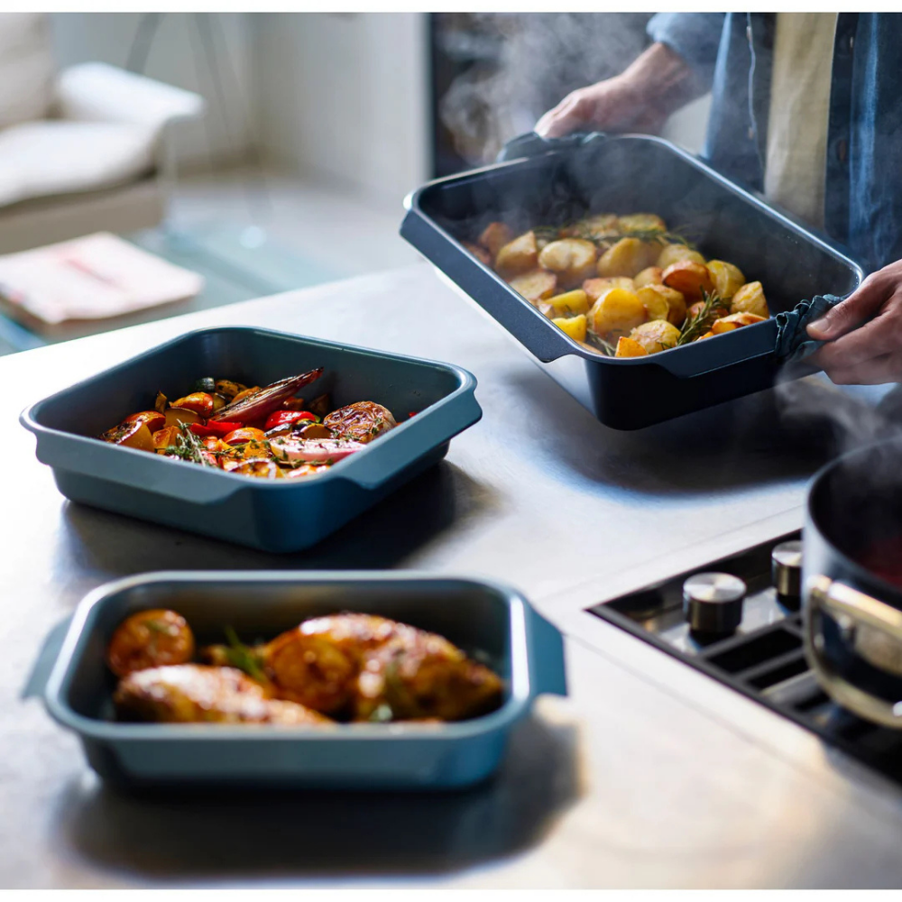 Small Joseph Joseph Nest oven tray with a sleek design, perfect for baking and roasting in the kitchen.